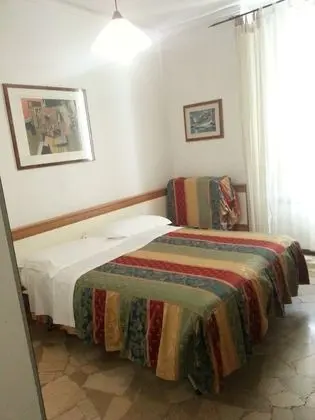 Üç Kişilik Oda, Ortak Banyo