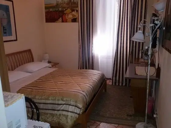 Üç Kişilik Oda, Ortak Banyo