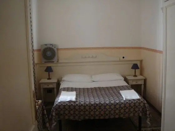 Üç Kişilik Oda, Ortak Banyo