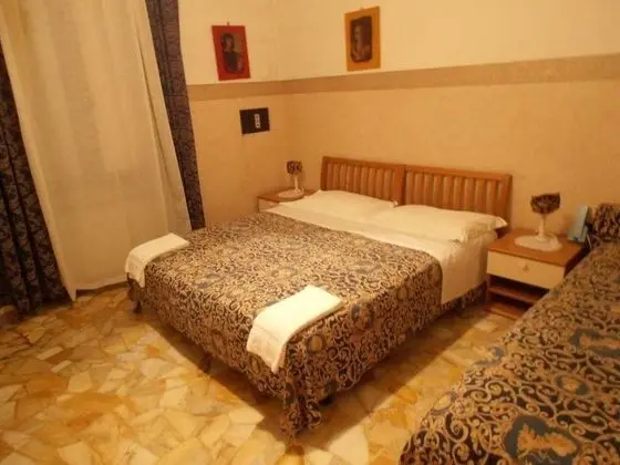 Üç Kişilik Oda, Ortak Banyo