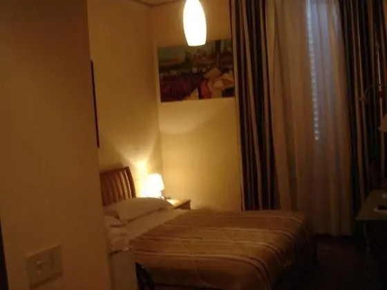 Üç Kişilik Oda, Ortak Banyo