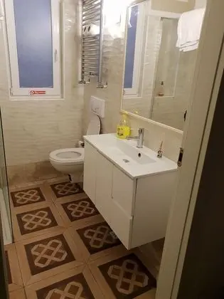 Üç Kişilik Oda, Ortak Banyo