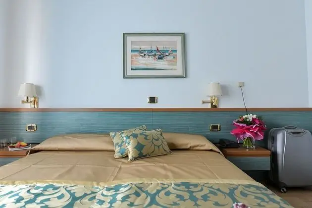 Standard Tek Büyük veya İki Ayrı Yataklı Oda, Balkon, Kısmi Deniz Manzaralı