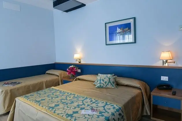 Superior Dört Kişilik Oda, Balkon, Kısmi Deniz Manzaralı