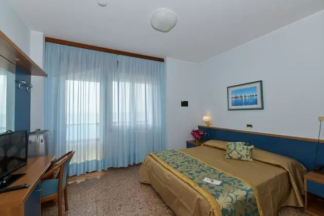 Tek Büyük veya İki Ayrı Yataklı Oda, Deniz Manzaralı