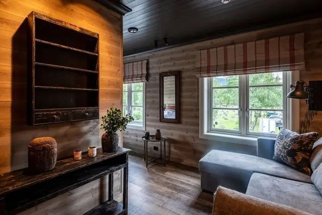 Basic Süit, 1 Büyük (Queen) Boy Yatak ve Çekyat