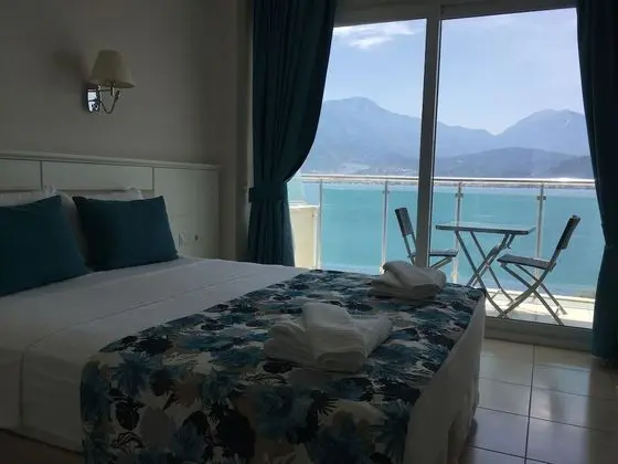 Tek Büyük veya İki Ayrı Yataklı Oda, Deniz Manzaralı
