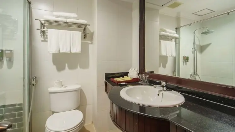 Deluxe Üç Kişilik Oda, Balkon (Free Pick Up)