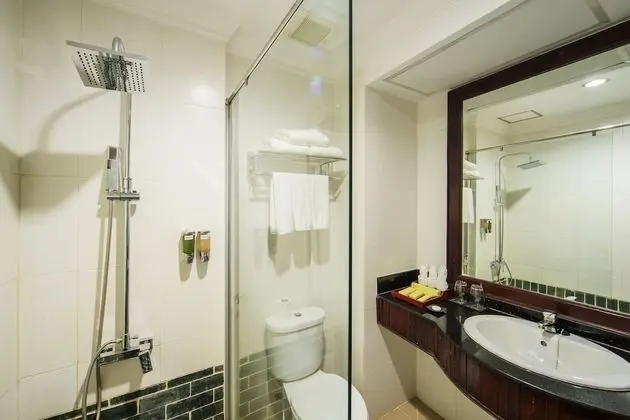Deluxe Üç Kişilik Oda, Balkon (Free Pick Up)
