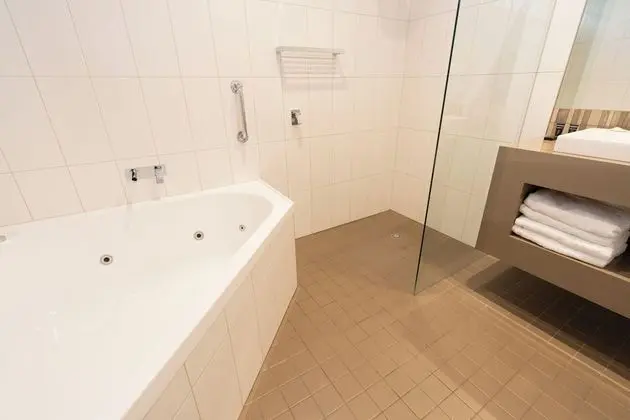 Executive Oda, Sigara İçilmez, Sıcak Su Küveti (Executive Family Room)