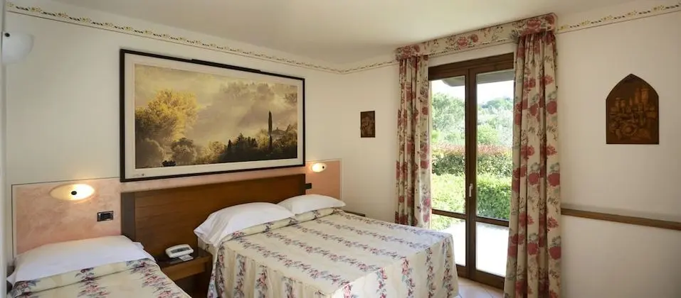 Üç Kişilik Oda, Veranda