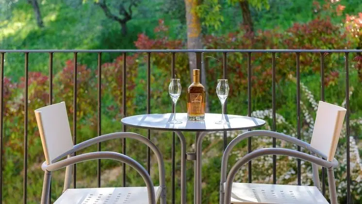 Üç Kişilik Oda, Veranda