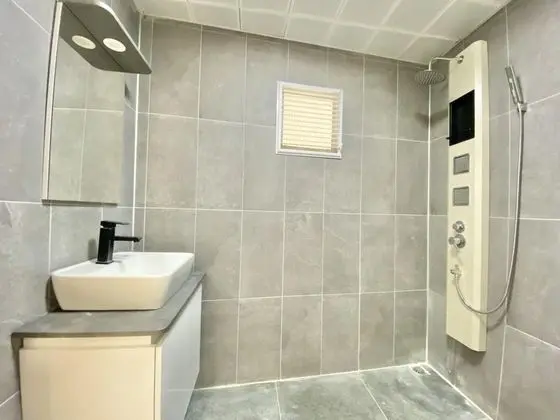 Ekonomik Üç Kişilik Oda, Kara Manzaralı, Ortak Teraslı