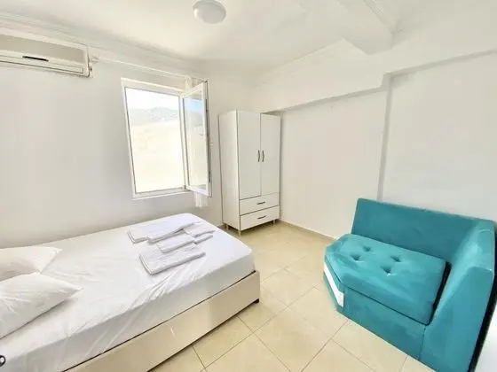 Geniş Aile Odası, Manzarasız, Ortak Teraslı