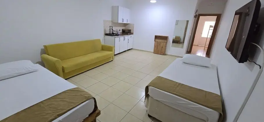 Geniş Aile Odası, Manzarasız, Ortak Teraslı