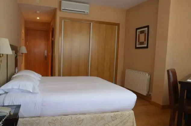Büyük Yataklı Tek Kişilik Oda