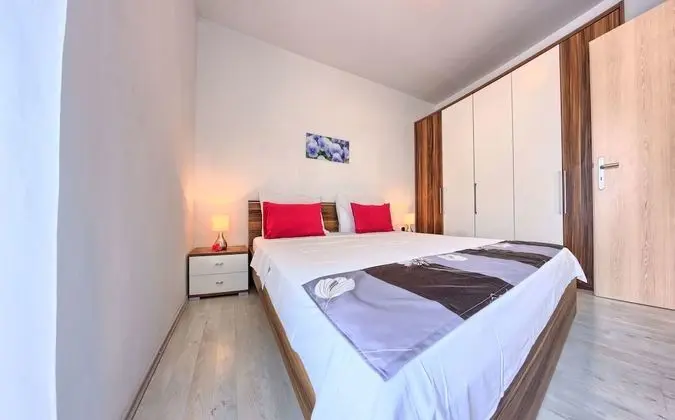 Comfort Apart Daire, 2 Yatak Odası, Teras, Bahçe Manzaralı
