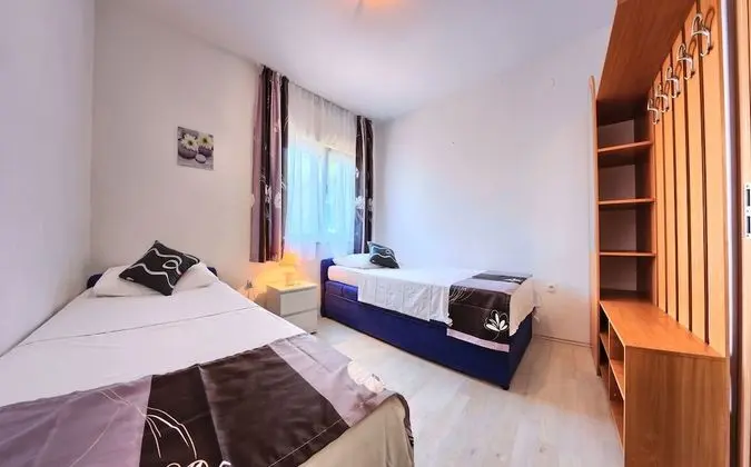 Comfort Apart Daire, 2 Yatak Odası, Teras, Bahçe Manzaralı