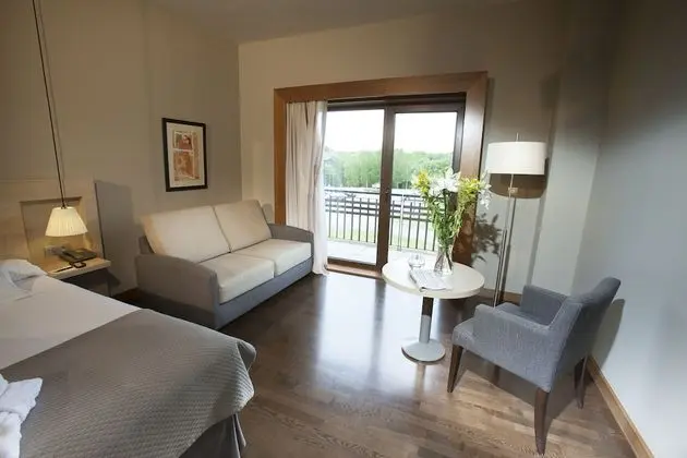 Büyük Yataklı Tek Kişilik Oda