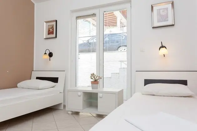 Standard Apart Daire, 2 Yatak Odası, Teras, Havuz Manzaralı (Gallery)