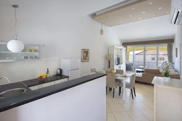 Standard Apart Daire, 2 Yatak Odası, Teras, Havuz Manzaralı (Gallery)