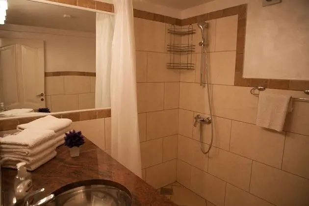 Standard Apart Daire, 2 Yatak Odası, Teras, Havuz Manzaralı (Gallery)