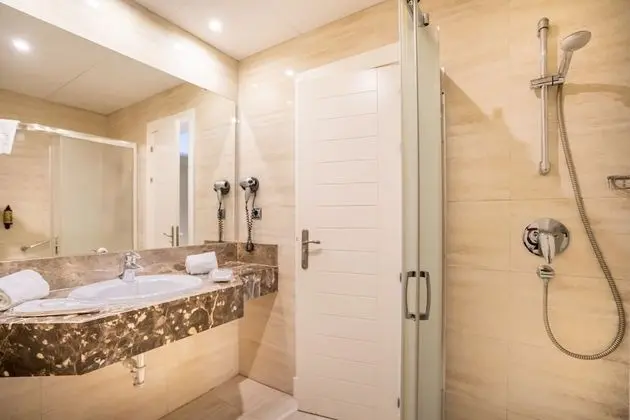 Büyük Yataklı Tek Kişilik Oda, Balkon