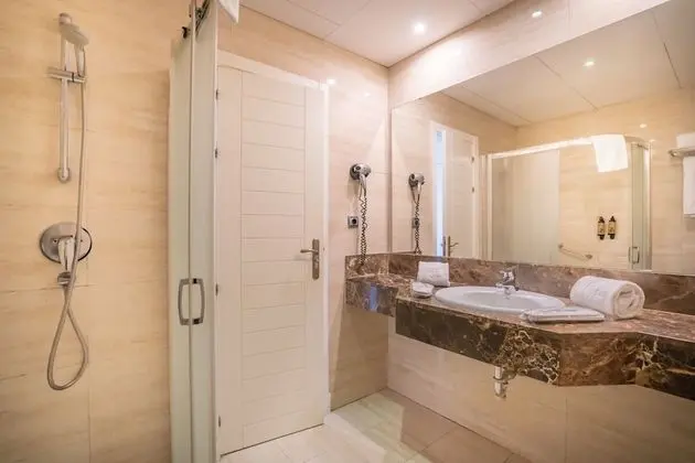Büyük Yataklı Tek Kişilik Oda, Balkon
