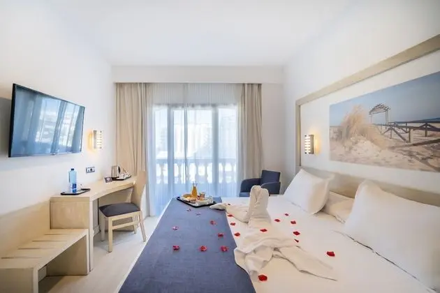 Tek Büyük veya İki Ayrı Yataklı Oda, Balkon