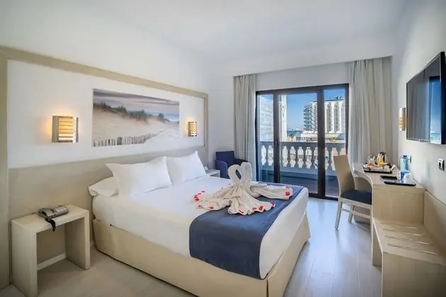 Tek Büyük veya İki Ayrı Yataklı Oda, Balkon