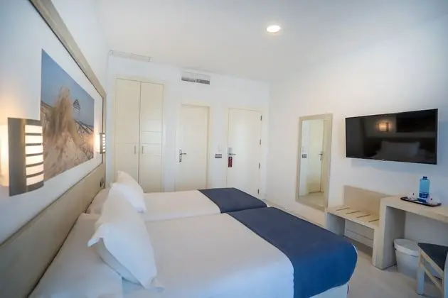 Tek Büyük veya İki Ayrı Yataklı Oda, Balkon