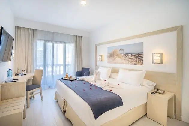 Tek Büyük veya İki Ayrı Yataklı Oda, Balkon
