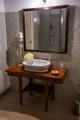 Büyük Yataklı Tek Kişilik Oda