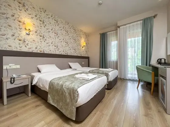 https://images.etstur.com/files/images/hotelImages/TR/51217/l/Colossae-Termal-Oda-349624.jpg