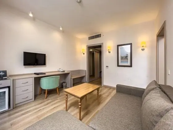 https://images.etstur.com/files/images/hotelImages/TR/51217/l/Colossae-Termal-Oda-349629.jpg