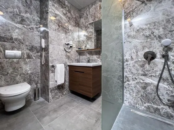 https://images.etstur.com/files/images/hotelImages/TR/51217/l/Colossae-Termal-Oda-349630.jpg