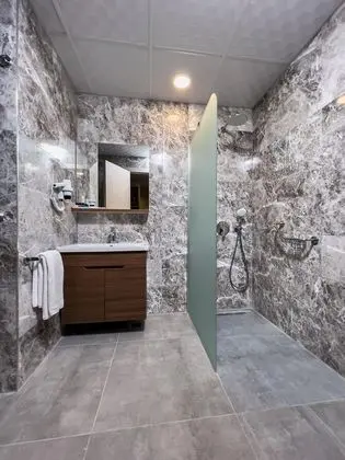 https://images.etstur.com/files/images/hotelImages/TR/51217/l/Colossae-Termal-Oda-349631.jpg