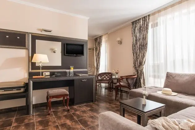 One-Bedroom Suite