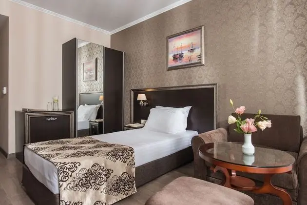 Single Room (up to 1 Adult + 1 Child)