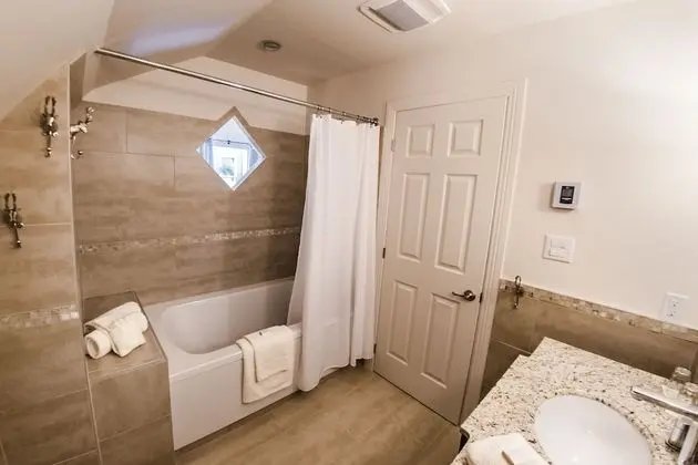 Standard Oda, 1 Büyük (Queen) Boy Yatak (1 person)