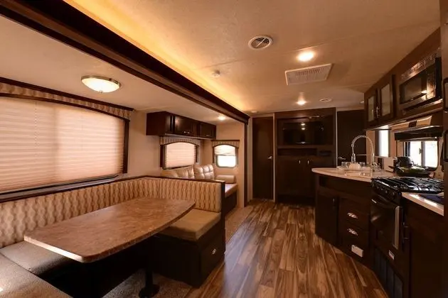 Ev (Trailer, 6 Guests)