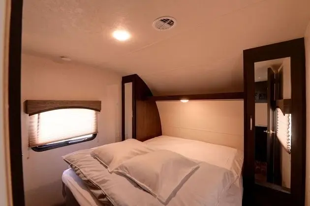 Ev (Trailer, 6 Guests)