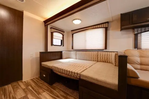 Ev (Trailer, 6 Guests)
