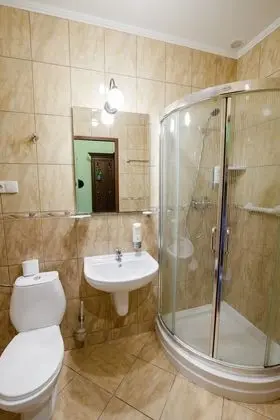 Standard Üç Kişilik Oda, Avlu Manzaralı