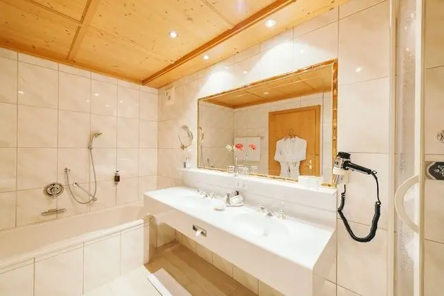 Superior Tek Büyük Yataklı Oda, Balkon, Dağ Manzaralı (Habicht)