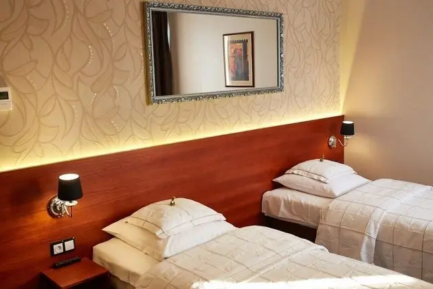 Basic Tek Büyük veya İki Ayrı Yataklı Oda