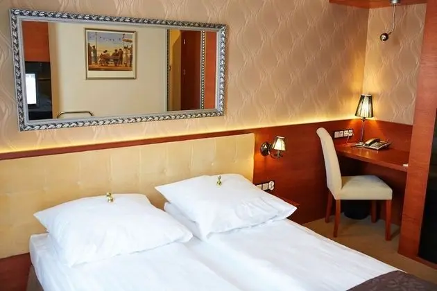 Basic Tek Büyük Yataklı Oda