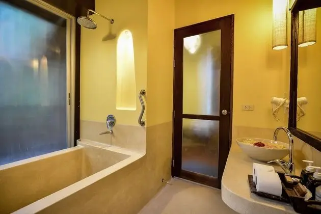 Hill Cottage Double with outdoor Bath tub
