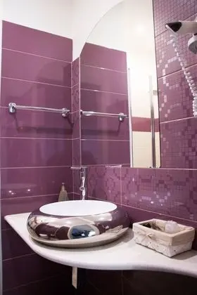 Büyük Yataklı Tek Kişilik Oda
