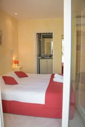 Tek Büyük Yataklı Oda, Teras, Bahçe Manzaralı